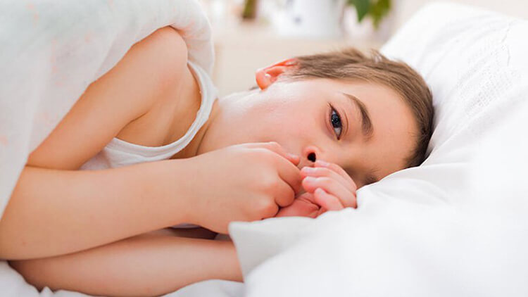 Trẻ ho nhiều về đêm nhưng không sốt nên được thăm khám điều trị kịp thời